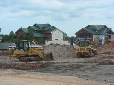 Track-loader dozer Wonders of Wildlife